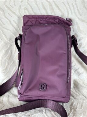 NWOT! Lululemon Crossbody 2L Water Bottle  Bag in Goodnight Plum/Lavender Lux